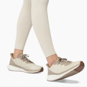 Lane Eight | Women's Relay Trainer in Latte NEW IN BOX